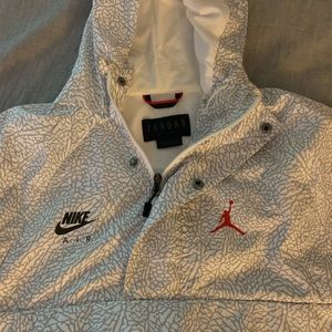 Men’s Jordan elephant print lightweight pull over